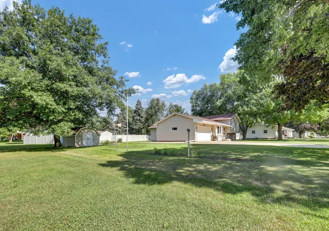 Photo 3 of Single family home for sale at 1120 W Marion St, Lake City, MN 55041 | MLS# 7143949 | Listing updated on 2026-09-23