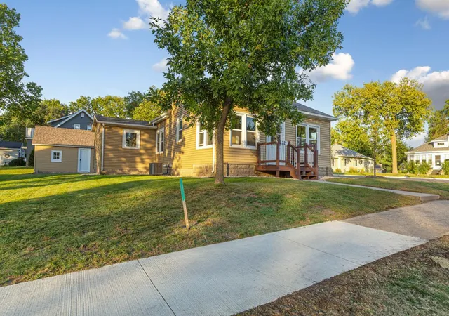 Photo 3 of Single family home for sale at 321 Oak St, Le Sueur, MN 56058 | MLS# 7143973 | Listing updated on 2026-09-17