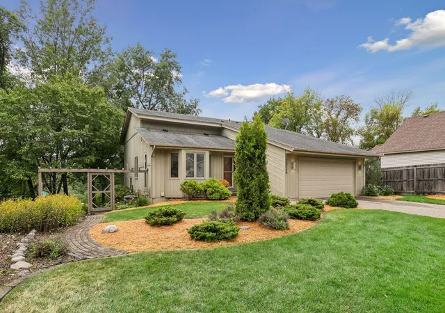 Photo 3 of Single family home for sale at 15549 Michele Ln, Eden Prairie, MN 55346 | MLS# 7143985 | Listing updated on 2026-10-09