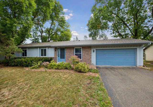 Photo 1 of Single family home for sale at 4758 Hauge Cir, Saint Paul, MN 55122 | MLS# 7143988 | Listing updated on 2026-09-22