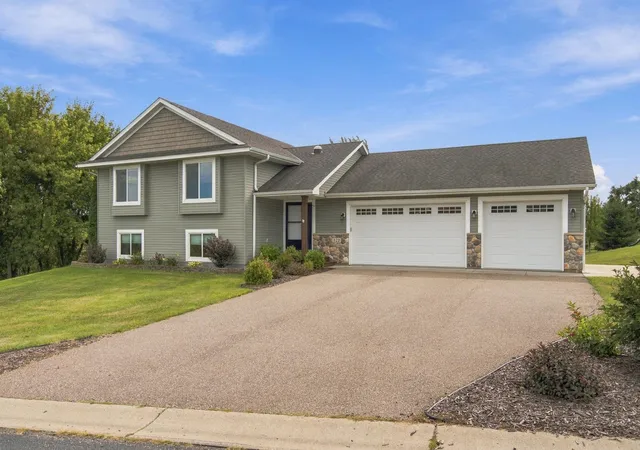 Photo 1 of Single family home for sale at 822 Deer Path, Montgomery, MN 56069 | MLS# 7143991 | Listing updated on 2026-09-21
