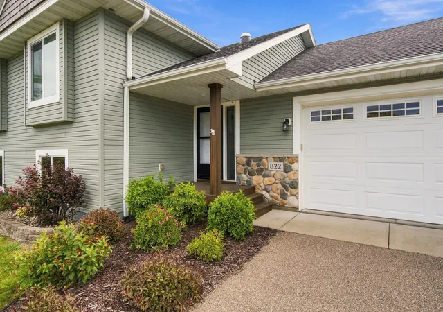 Photo 2 of Single family home for sale at 822 Deer Path, Montgomery, MN 56069 | MLS# 7143991 | Listing updated on 2026-09-21