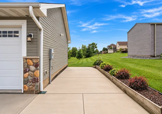 Photo 3 of Single family home for sale at 822 Deer Path, Montgomery, MN 56069 | MLS# 7143991 | Listing updated on 2026-09-24