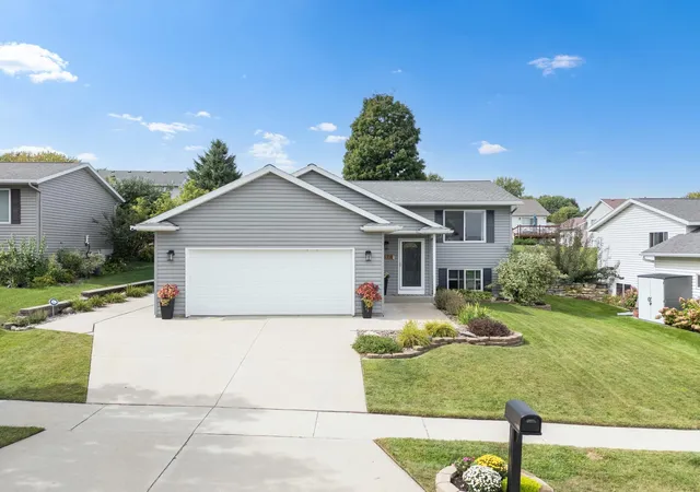 Photo 1 of Single family home for sale at 4478 Manor Dr Nw, Rochester, MN 55901 | MLS# 7144000 | Listing updated on 2026-09-19
