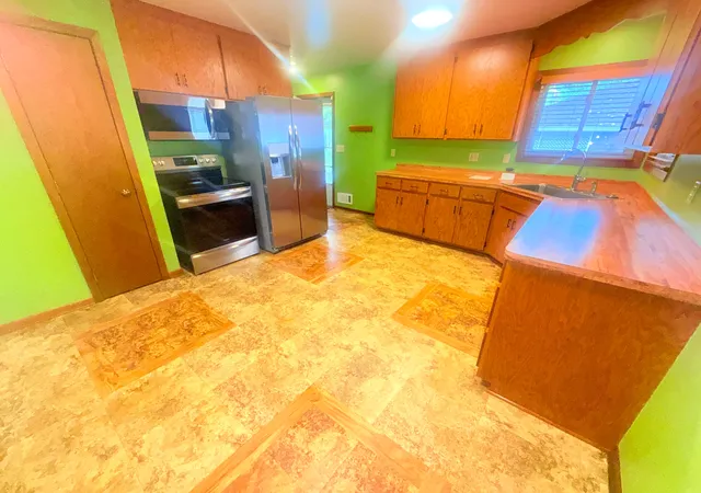 Photo 3 of Sale Pending at 2055 English St, Saint Paul, MN 55109 | MLS# 7144032 | Listing updated on 2026-10-26