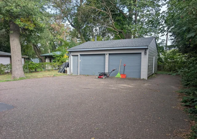 Photo 11 of Single family home for sale at 171 Hanson Rd, Saint Paul, MN 55115 | MLS# 7144042 | Listing updated on 2026-09-24