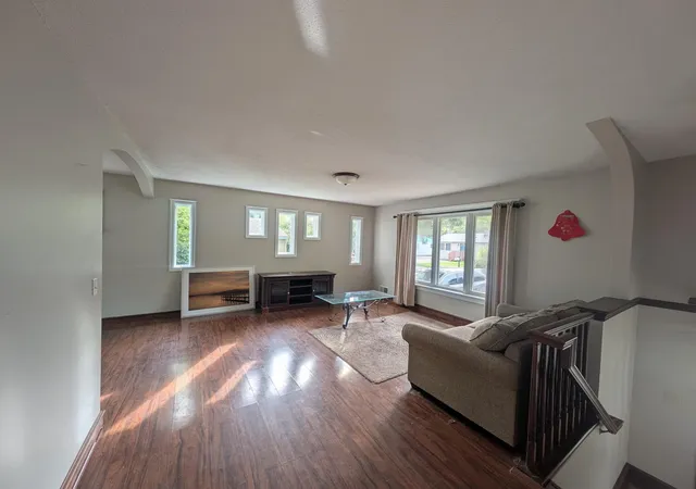 Photo 1 of Single family home for sale at 171 Hanson Rd, Saint Paul, MN 55115 | MLS# 7144042 | Listing updated on 2026-09-24