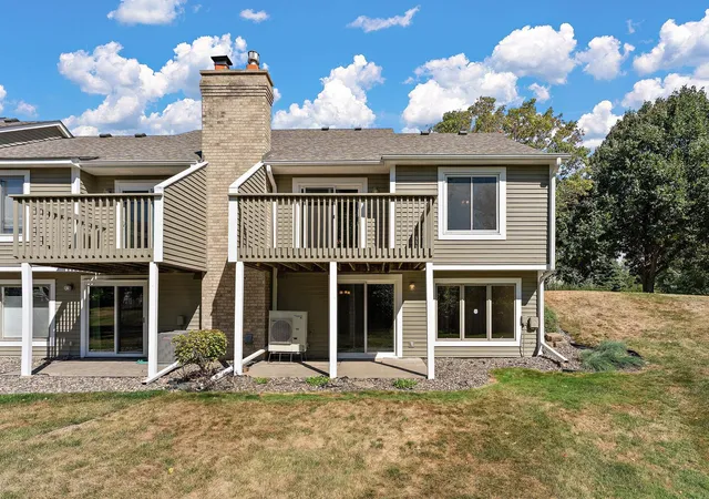 Photo 3 of Single family home for sale at 978 Winterberry Dr, Saint Paul, MN 55125 | MLS# 7144056 | Listing updated on 2026-09-18