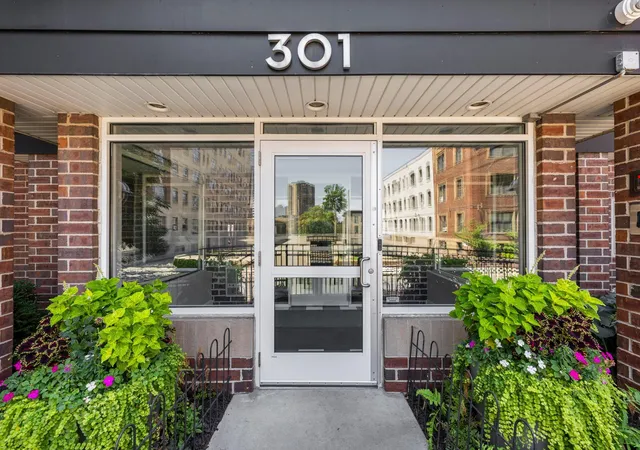 Photo 4 of Condo for sale at 301 Oak Grv St #308, Minneapolis, MN 55403 | MLS# 7144062 | Listing updated on 2026-09-15