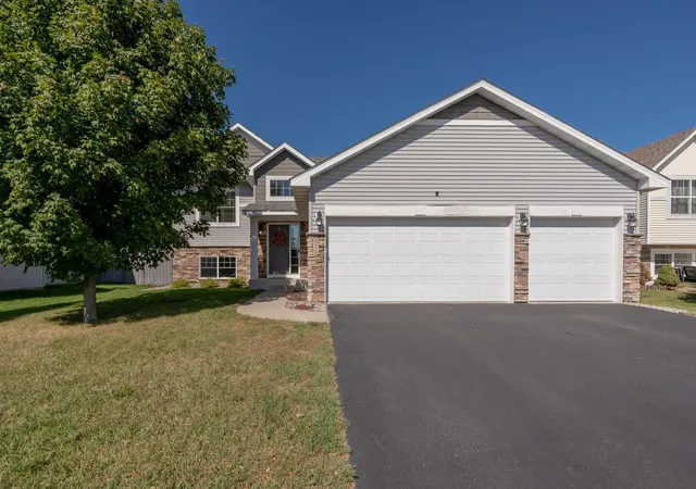 Photo 1 of Single family home for sale at 916 Forest Edge Dr, Jordan, MN 55352 | MLS# 7144068 | Listing updated on 2026-10-03