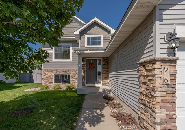 Photo 2 of Single family home for sale at 916 Forest Edge Dr, Jordan, MN 55352 | MLS# 7144068 | Listing updated on 2026-10-03