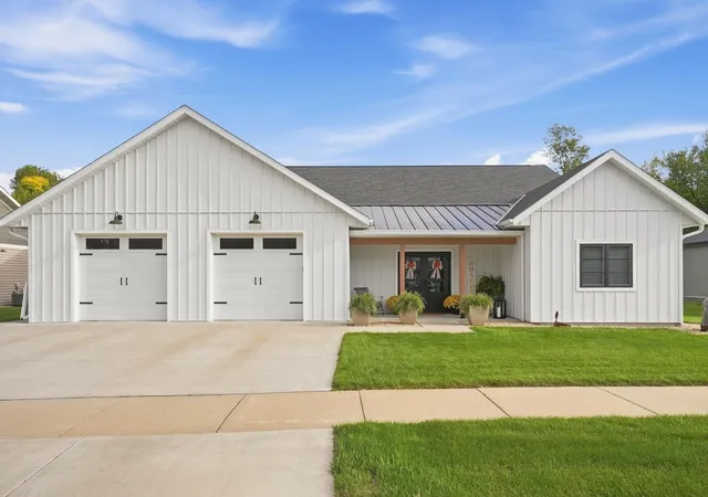 Single family home for sale at 2417 34th Street S, Saint Cloud, MN 56301 | MLS# 7144085