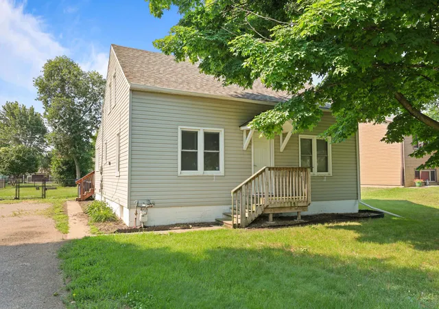 Photo 2 of Single family home for sale at 818 E Minnesota St, Saint Joseph, MN 56374 | MLS# 7144095 | Listing updated on 2026-09-18