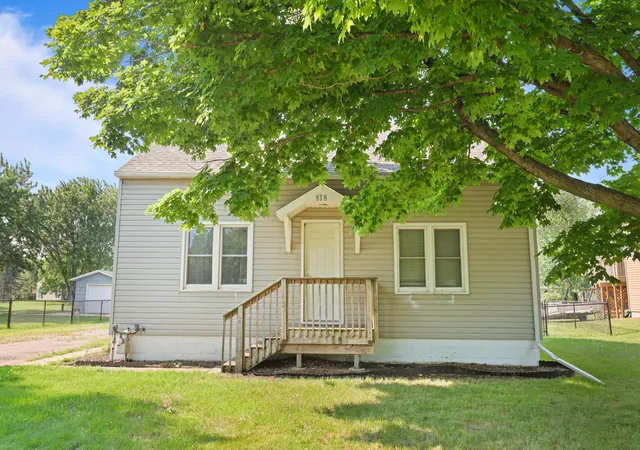 Photo 3 of Single family home for sale at 818 E Minnesota St, Saint Joseph, MN 56374 | MLS# 7144095 | Listing updated on 2026-09-18
