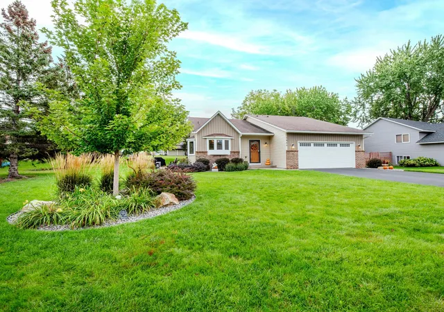 Photo 2 of Single family home for sale at 1466 Laurel Ave, Saint Paul Park, MN 55071 | MLS# 7144101 | Listing updated on 2026-09-22