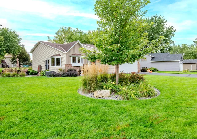 Photo 3 of Single family home for sale at 1466 Laurel Ave, Saint Paul Park, MN 55071 | MLS# 7144101 | Listing updated on 2026-09-22