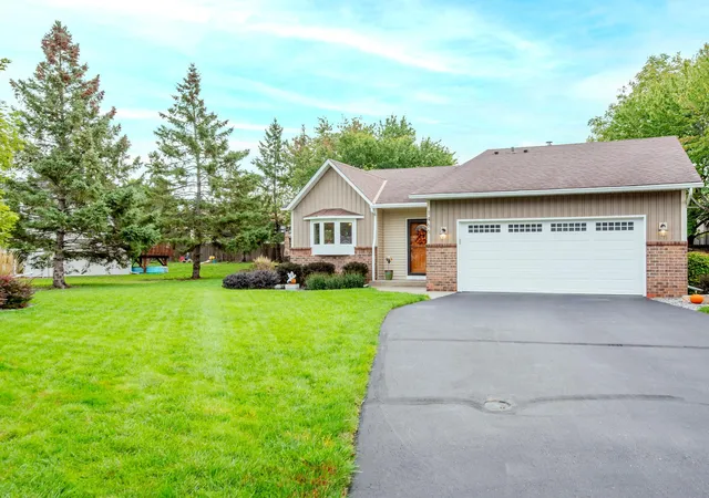 Photo 4 of Single family home for sale at 1466 Laurel Ave, Saint Paul Park, MN 55071 | MLS# 7144101 | Listing updated on 2026-09-22