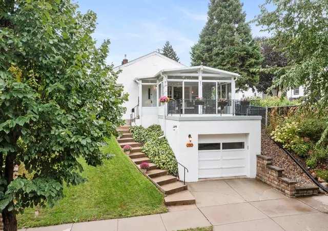 Photo 2 of Sale Pending at 280 Winona St E, Saint Paul, MN 55107 | MLS# 7144115 | Listing updated on 2026-10-01