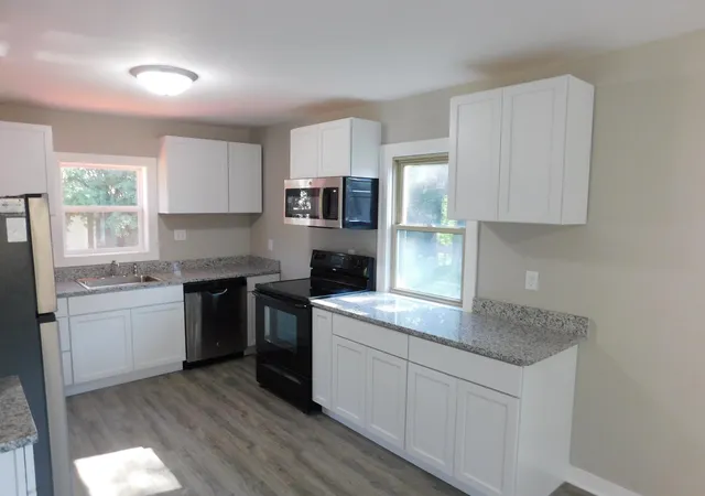 Photo 4 of Single family home for sale at 1885 Hawthorne Ave E, Saint Paul, MN 55119 | MLS# 7144120 | Listing updated on 2026-09-20