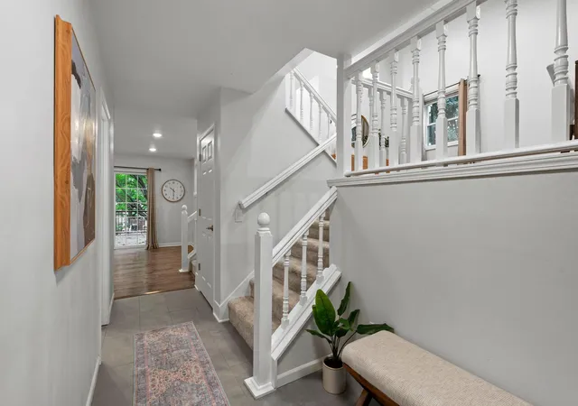 Photo 3 of Single family home for sale at 121 Fox Holw Dr, Chanhassen, MN 55317 | MLS# 7144123 | Listing updated on 2026-10-09