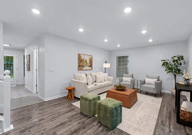 Photo 4 of Single family home for sale at 121 Fox Holw Dr, Chanhassen, MN 55317 | MLS# 7144123 | Listing updated on 2026-10-09