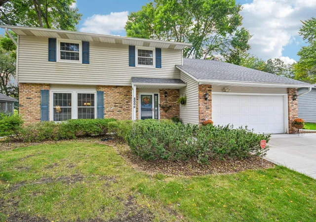 Photo 1 of Sale Pending at 800 Nightingale Blvd, Stillwater, MN 55082 | MLS# 7144136 | Listing updated on 2026-10-06