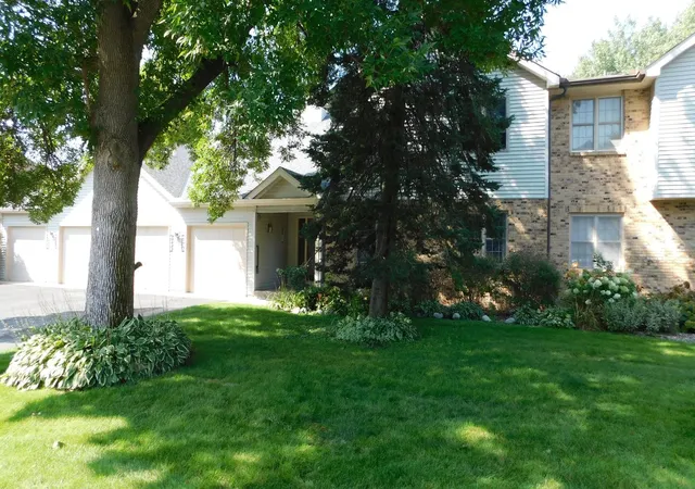 Listing Photo 3 - Condo for sale in building located at 4293 Oakmede Ln, White Bear Lake, MN 55110 - Unit #46C
