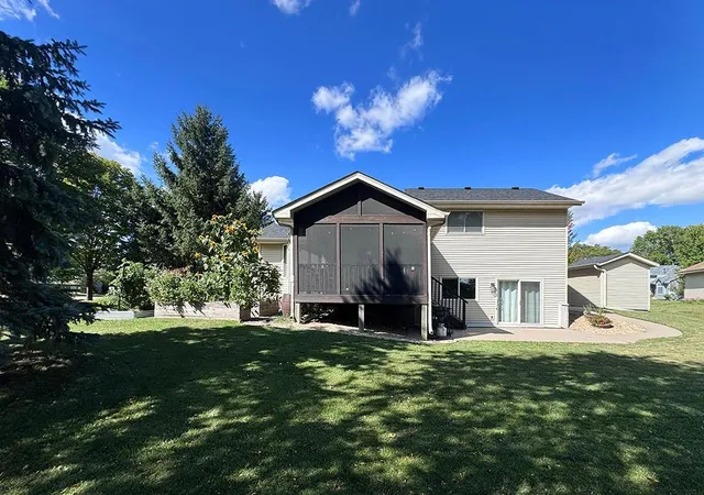 Photo 4 of Single family home for sale at 101 Carissa Ln SW, Saint Michael, MN 55376 | MLS# 7144163 | Listing updated on 2026-09-19