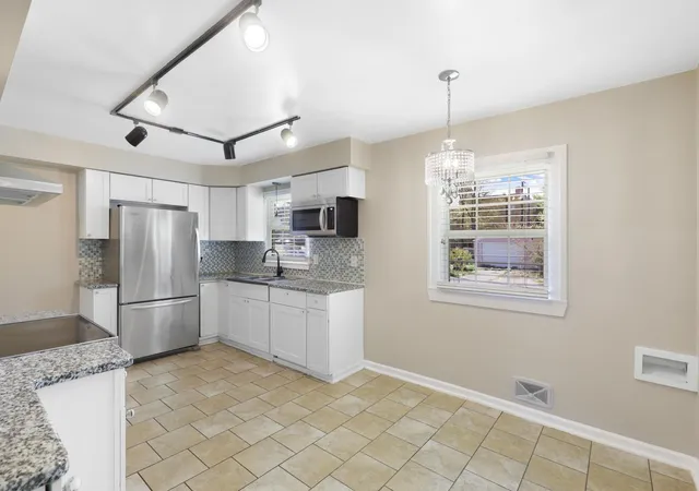Photo 3 of Sale Pending at 1814 4th Avenue N, Minneapolis, MN 55405 | MLS# 7144172 | Listing updated on 2026-09-22