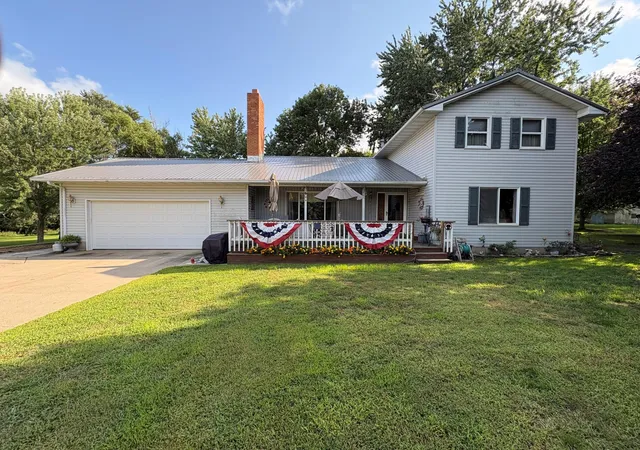 Photo 1 of Single family home for sale at 330 2nd Avenue Nw, Glenville, MN 56036 | MLS# 7144176 | Listing updated on 2026-09-26