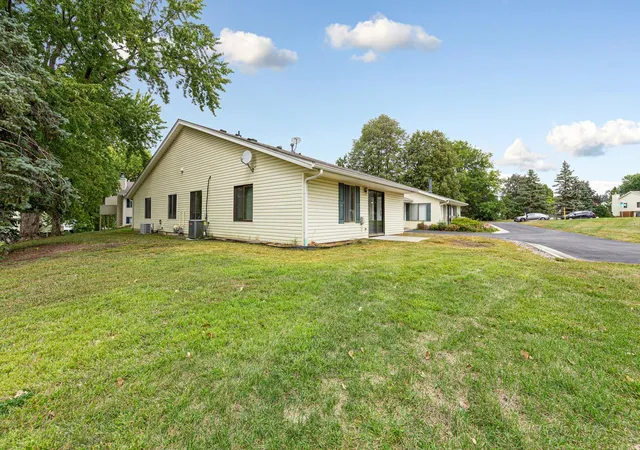 Photo 4 of Single family home for sale at 3831 Heather Dr, Saint Paul, MN 55122 | MLS# 7144183 | Listing updated on 2026-09-22
