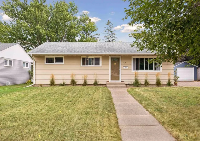 Photo 3 of Single family home for sale at 744 22nd Avenue N, South Saint Paul, MN 55075 | MLS# 7144189 | Listing updated on 2026-10-05