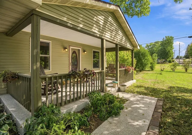 Photo 3 of Single family home for sale at 816 Saint Croix St, Prescott, WI 54021 | MLS# 7144204 | Listing updated on 2026-09-19