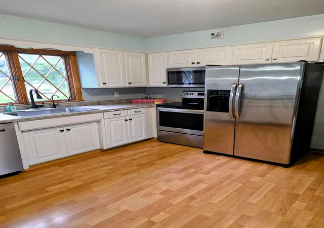 Photo 3 of Single family home for sale at 1518 6th Street Sw, Faribault, MN 55021 | MLS# 7144209 | Listing updated on 2026-09-30