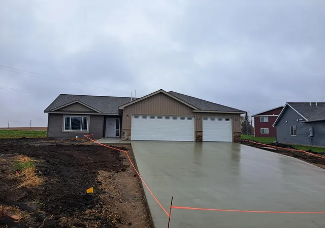 Photo 1 of Single family home for sale at 653 Daisy Ct, Lake Crystal, MN 56055 | MLS# 7144226 | Listing updated on 2026-10-16