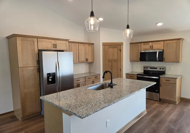 Photo 4 of Single family home for sale at 653 Daisy Ct, Lake Crystal, MN 56055 | MLS# 7144226 | Listing updated on 2026-10-01