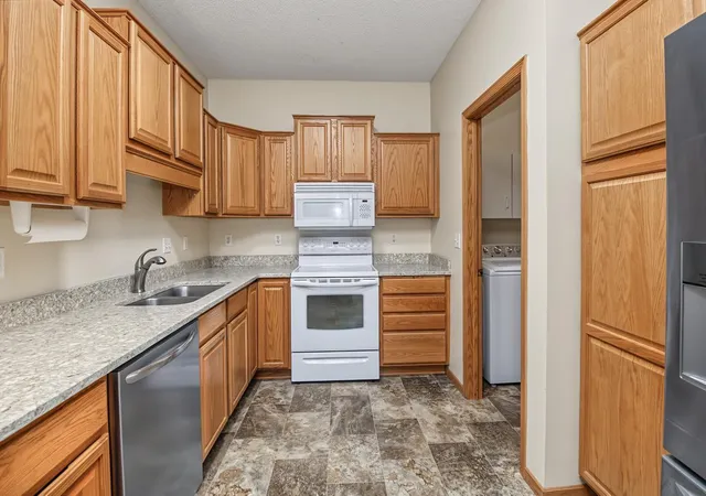Photo 4 of Single family home for sale at 15141 Cimarron Ave, Rosemount, MN 55068 | MLS# 7144233 | Listing updated on 2026-09-22