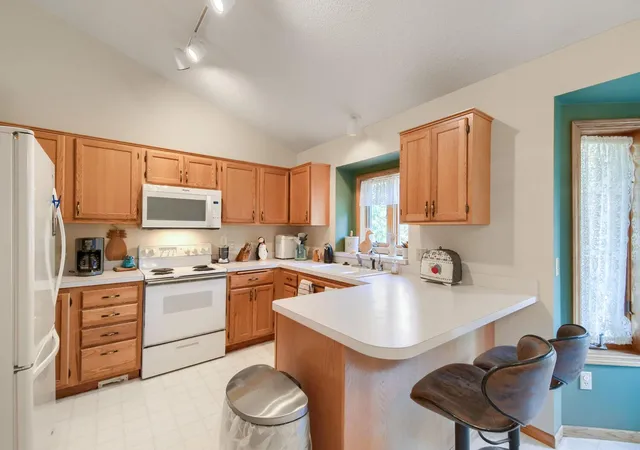 Photo 3 of Single family home for sale at 4670 Manor Dr, Saint Paul, MN 55123 | MLS# 7144244 | Listing updated on 2026-10-08