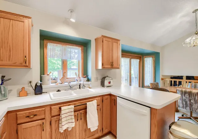 Photo 3 of Single family home for sale at 4670 Manor Dr, Saint Paul, MN 55123 | MLS# 7144244 | Listing updated on 2026-10-08