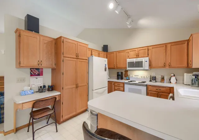 Photo 4 of Single family home for sale at 4670 Manor Dr, Saint Paul, MN 55123 | MLS# 7144244 | Listing updated on 2026-10-08