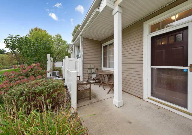 Photo 3 of Single family home for sale at 738 Maple Hills Dr #J, Saint Paul, MN 55117 | MLS# 7144282 | Listing updated on 2026-10-10