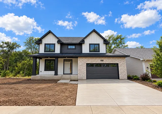 Single family home for sale at 621 Kraewood Dr, Northfield, MN 55057 | MLS# 7144287