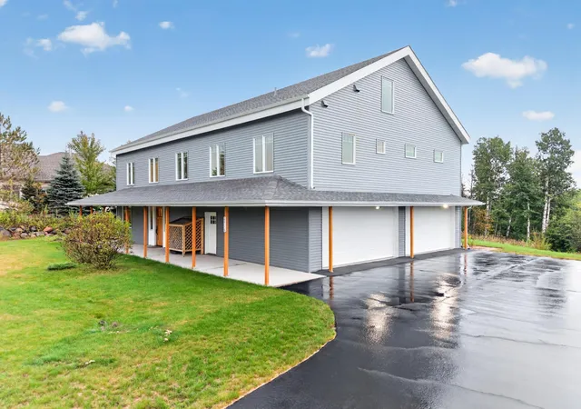 Photo 3 of Single family home for sale at 2718 Northridge Dr, Duluth, MN 55811 | MLS# 7144309 | Listing updated on 2026-09-16