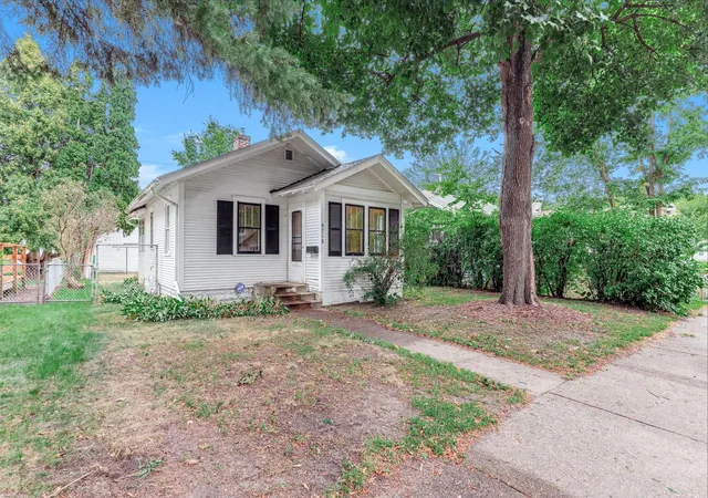 Photo 2 of Single family home for sale at 4718 Dupont Ave N, Minneapolis, MN 55430 | MLS# 7144312 | Listing updated on 2026-09-24