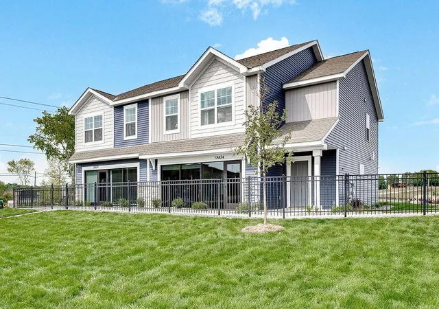Photo 3 of Townhouse for sale at 1922 Highview Ter, Shakopee, MN 55379 | MLS# 7144317 | Listing updated on 2026-09-21