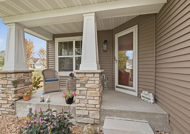 Photo 3 of Single family home for sale at 4013 126th Place, Savage, MN 55378 | MLS# 7144327 | Listing updated on 2026-09-23