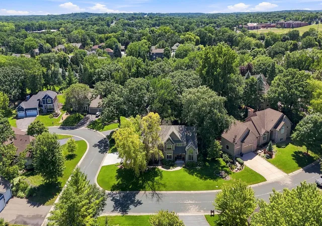 Photo 3 of Single family home for sale at 1444 Kings Wood Ln, Eagan, MN 55122 | MLS# 7144366 | Listing updated on 2026-10-06