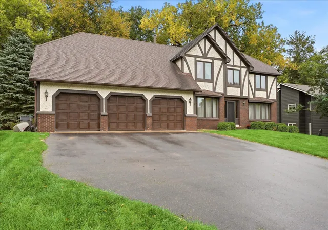 Photo 4 of Single family home for sale at 4710 Goldenrod Ln N, Minneapolis, MN 55442 | MLS# 7144371 | Listing updated on 2026-10-02