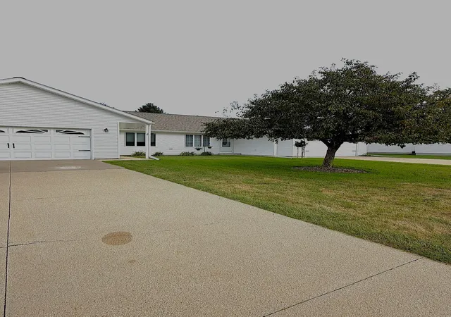 Photo 2 of Single family home for sale at 140 Orchard Manor Dr Se, Plainview, MN 55964 | MLS# 7144395 | Listing updated on 2026-09-29