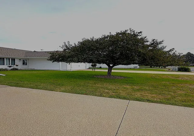 Photo 3 of Single family home for sale at 140 Orchard Manor Dr Se, Plainview, MN 55964 | MLS# 7144395 | Listing updated on 2026-09-29